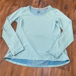 nike shirt size medium